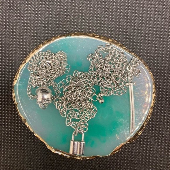 Gothic Skull Necklace Set - Picture 5 of 10